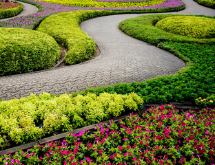 Landscaping Strategies For the Small Business Owner